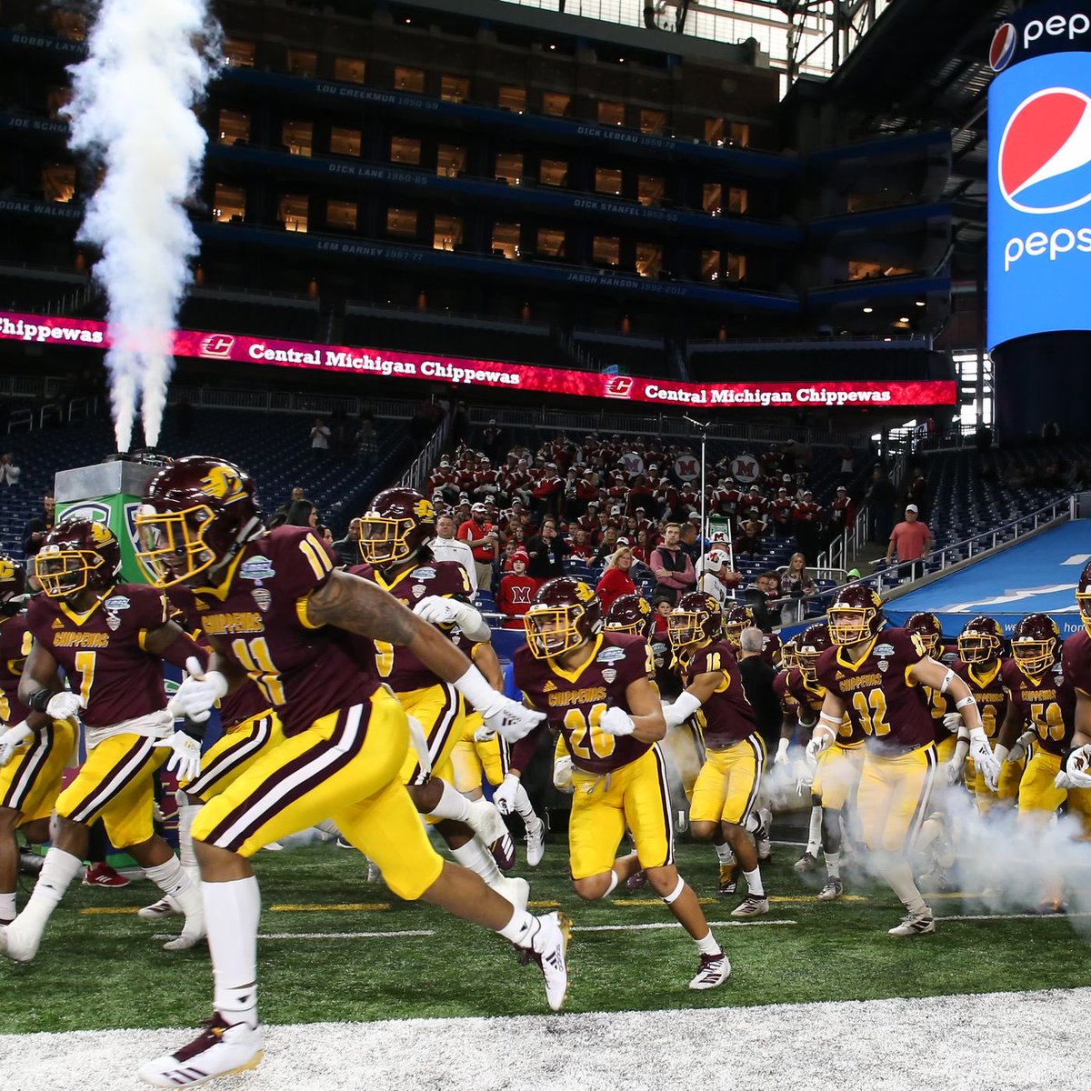 OkemosWolvesFB's tweet photo. Thank you @CoachMurphy87 from @CMU_Football for coming by to recruit our guys earlier today! https://t.co/16ViPkGsu8