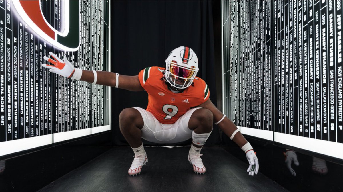 Alex_Foster2's tweet photo. Had a Great time In Miami!💚🧡
@Coach_KStrong @IrishFootball13 @LawrencHopkins @Dar52Irish @MohrRecruiting @alonzohighsmith @CoachJsalavea https://t.co/ItRvLp5ent