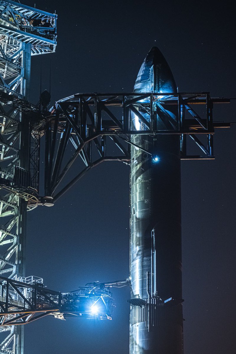 johnkrausphotos's tweet image. Starship pointing toward Polaris, the North Star, tonight