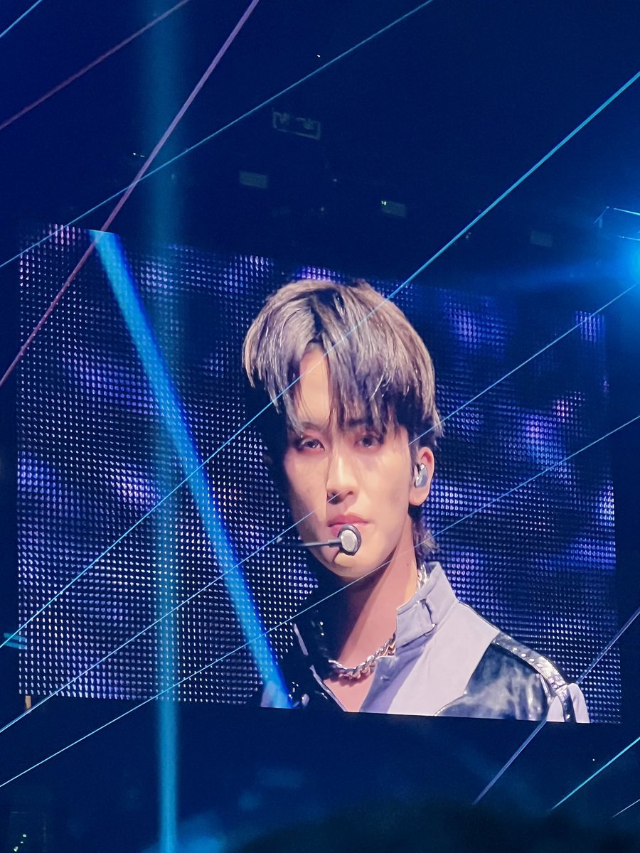 LOOKSMKL's tweet photo. MARK’S HAIR. https://t.co/XWD6ysjkmV