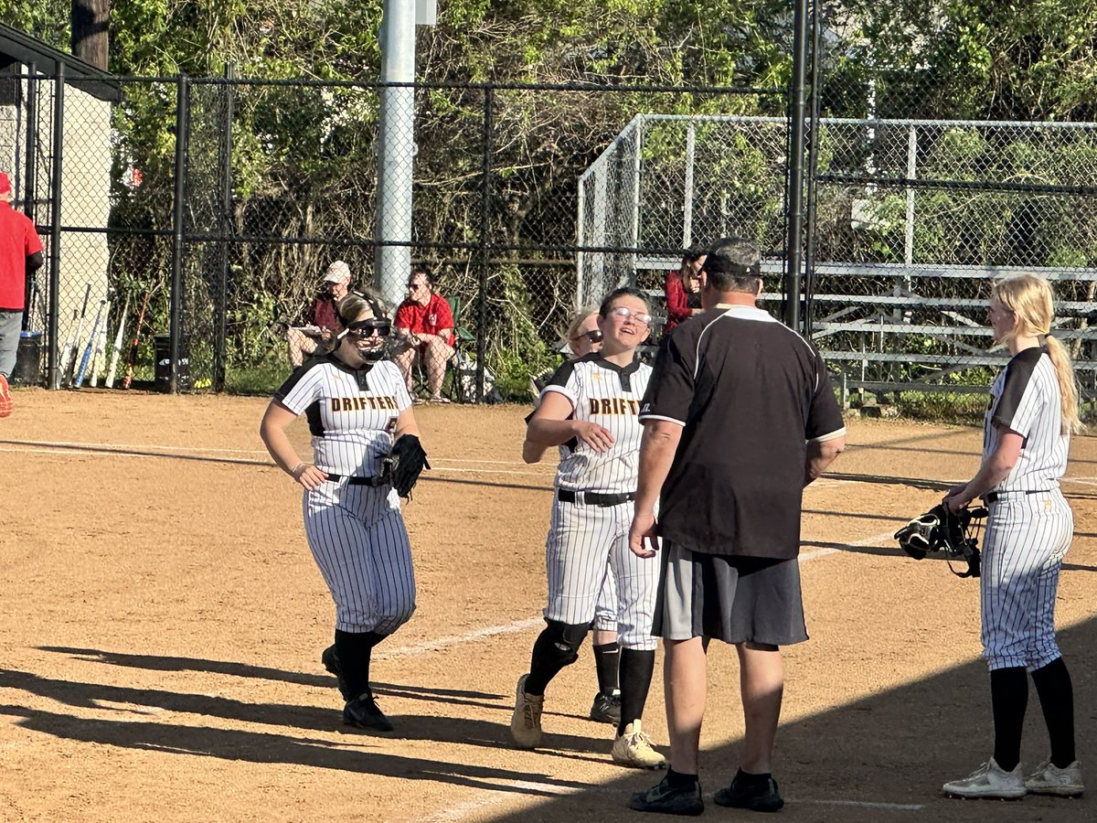 mitchemm13's tweet photo. Had the opportunity to catch a softball and baseball game this evening before heading home. So proud of these @CBPSNews athletes. #DrifterPride #CBPSProud. The ace @GaryTompkins22 was throwing some heat tonight. https://t.co/QJcECYNmoX