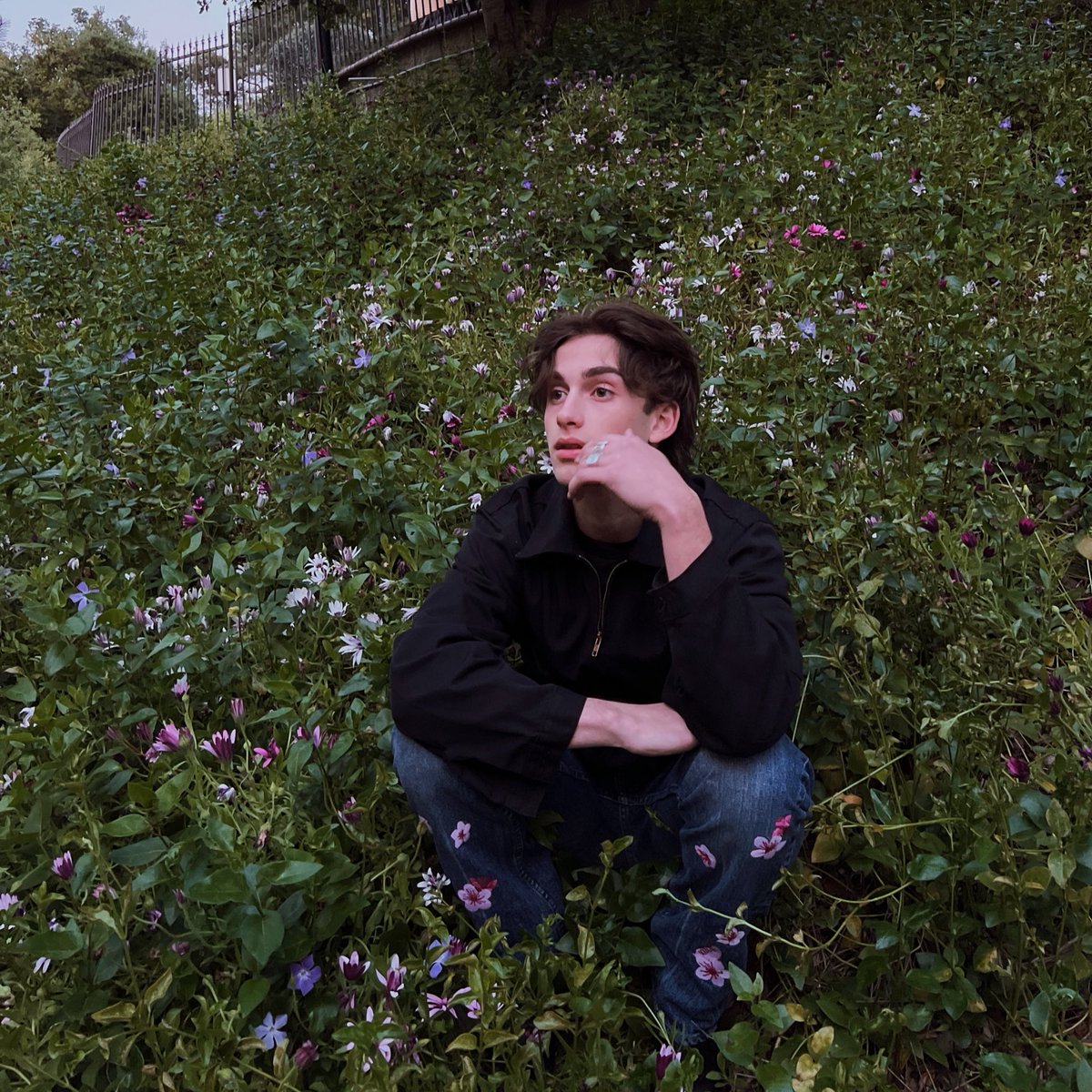 johnnyorlando's tweet photo. 💐💐 https://t.co/aiw7Q0pt4y