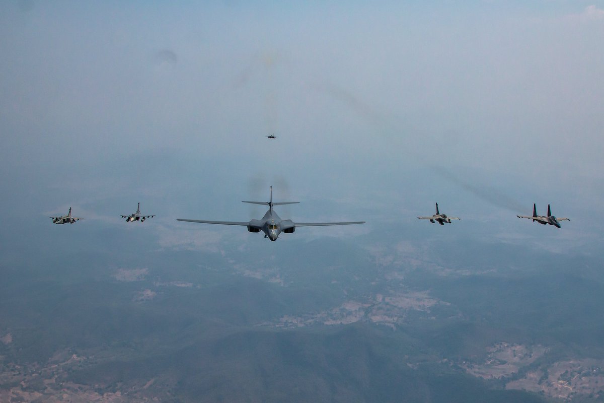 Defence_Nation's tweet photo. The 'Bone' Rockwell B1 Lancer Strategic Bomber of 28th Bomb Wing, U.S Air Force participating with other Fighter Aircraft of Indian Air Force during the ongoing #ExCopeIndia 23 at Eastern Sector. ๐ฎ๐ณโก๏ธ๐บ๐ธ
#USAF #IAF #Bomber #B1Lancer #AerialExercise #JaiHind #DefenceNation https://t.co/ym4ZemCO1B