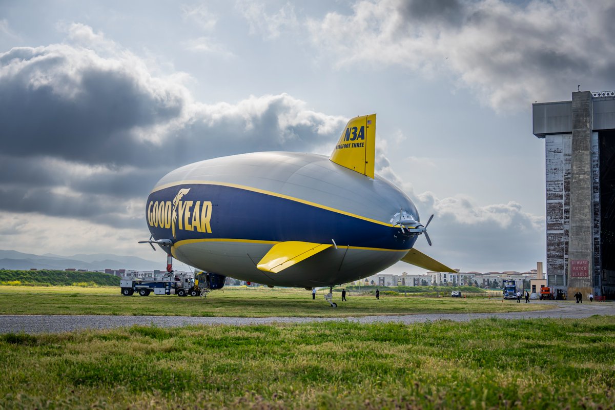 satodl's tweet photo. Snapped a few more pics this morning of the Goodyear blimp prepping and taking off near Tustin hangars! 📸 #GoodyearBlimp #TustinHangars https://t.co/HPMbLhCkmJ