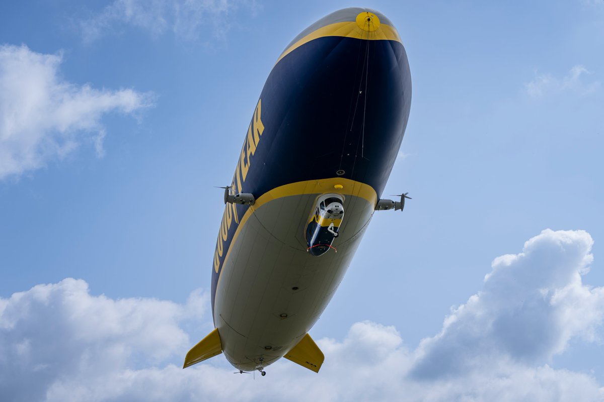 satodl's tweet photo. Snapped a few more pics this morning of the Goodyear blimp prepping and taking off near Tustin hangars! 📸 #GoodyearBlimp #TustinHangars https://t.co/HPMbLhCkmJ