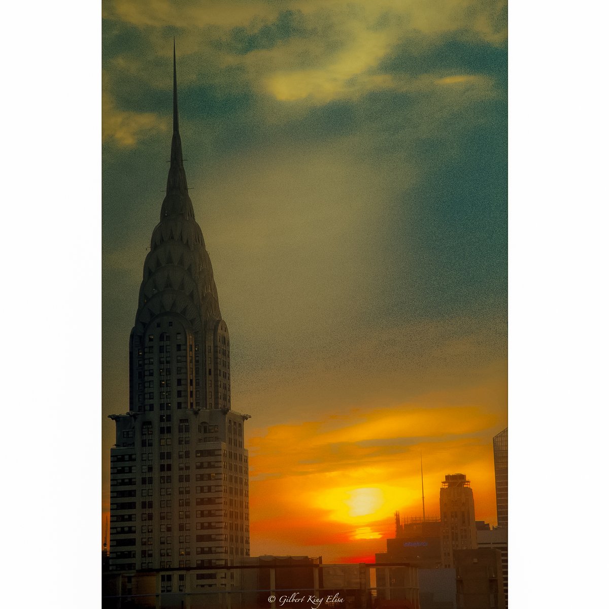 The Chrysler Building #GilbertKingElisa #NYC #Manhattan #chryslerbuilding #photography #streetphotography #newyorkcity #sunset #morning #travel #travelphotography #sunrise #cityscape #peoplewatching #sun #buildings #bakedgoods #skyline #skyscrapers #streetphotographer