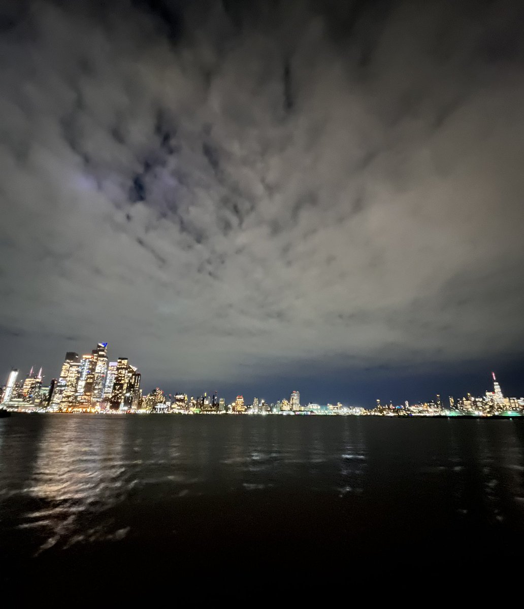 dubx515's tweet photo. What a Night…. &amp; Day Difference 🍎 #NYC https://t.co/w6flPtoBFY
