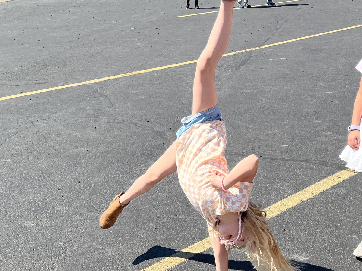 MrsRobinsonread's tweet photo. Just cartwheeling thru this beautiful spring day! What do you like to do in spring? 
#needtosucceedcecs 
#wearelakota 
@Creeksidetweet https://t.co/a1KD5mU38W