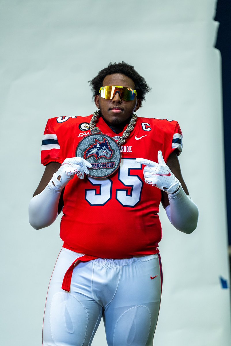 At the Crib this weekend #howl 
<a href="/Coach_Hatch/">Patrick Hatch</a> <a href="/coach_weaver/">Coach Diamond Weaver</a> <a href="/CoachBache/">Chris Bache</a> <a href="/StonyBrookFB/">Stony Brook Football</a>