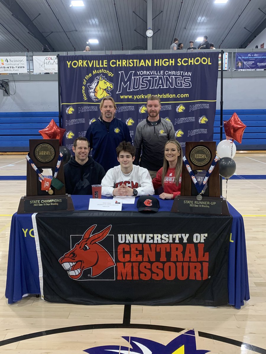 DrewTorza's tweet photo. Signing day‼️🔴⚫️ Thank you to my friends and family for the support‼️ https://t.co/9vlkkw5S7V