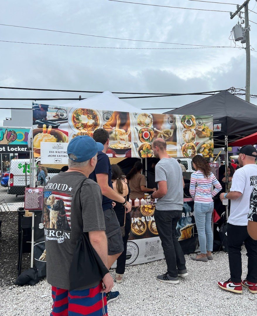 faunex's tweet photo. It finally stopped raining today, and people came out to relax https://t.co/Us3BXOiifO