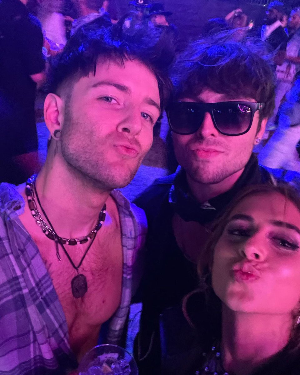 3 days of being up way past my bedtime🌙 #Coachella