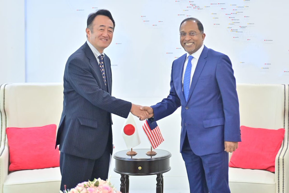 ZambryOfficial's tweet photo. Saya menerima kunjungan daripada Duta Besar Jepun Ke Malaysia, TYT Takahashi Katsuhiko. Kunjungan hormat ini membuktikan keakraban kedua-dua Kerajaan Malaysia dan Jepun yang saling bertemu bagi membincangkan hal-hal berkaitan kedua-dua negara.

#wismaputra 
#doczam
#malaysiajapan https://t.co/zqNJS2VUzx