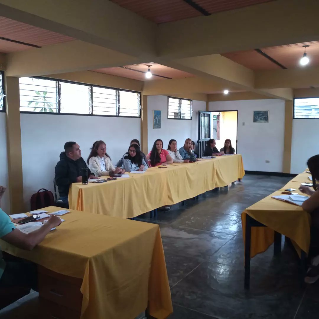 PsuvOrgTa24's tweet photo. Reunión Ordinaria EPM PSUV #McpioFcodeMiranda en compañía del camarada Jorge Meneses  acompañante político del municipio @NicolasMaduro @dcabellor @FreddyBernal @PartidoPSUV @PSUVTachira https://t.co/gj3iX0AWUu