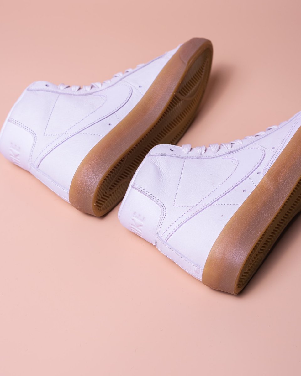 KickingItATX's tweet photo. The Women’s Blazer Mid PRM “Pink Pearl” is available in store and via phone orders.
Sizes 5.5-10 for $125.
#kickingitatx #nikewomen #blazermid https://t.co/FdASWbcnLa