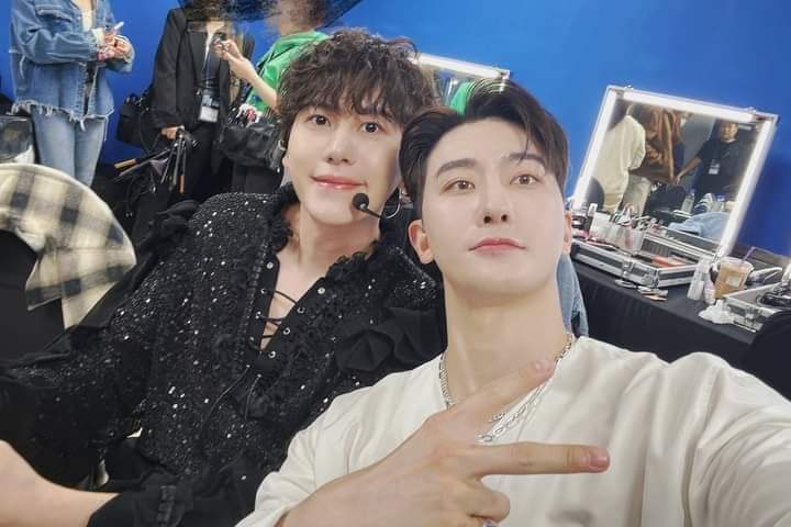 lilas_22's tweet photo. #Arabelf #Latamelf #Lelf #IELF
#IELFSupportZhoumi
#IELFSupportSungming
#IELFSupportKangin
#IELFStandbySuperJunior https://t.co/dmX8hq7iPc