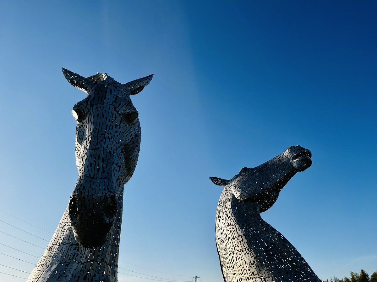 Super smart scientists @shottsGBT today! Mystery #microbes dazzling #DNA detective work and creating impressive #DNAsequencing challenges 🧠 #STEM #antibioticsunderourfeet Finished a great day with a wee wave to #TheKelpies on the way back to @univofstandrews 😊 🧬🦠
