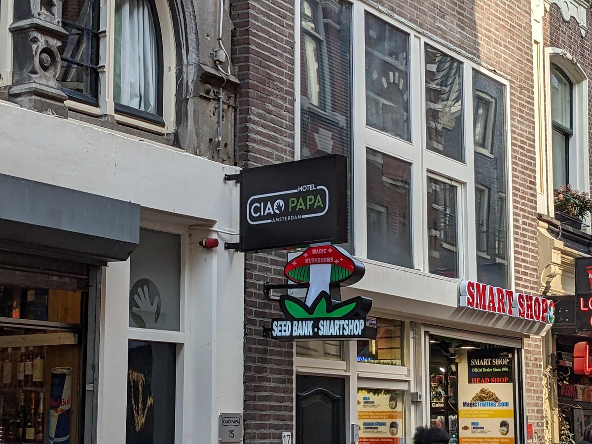 Keysersozevk's tweet photo. @SeanFennessey @TheBigPic @akdobbins I found the hotel you should stay at next time you're in Amsterdam, Sean. https://t.co/dOCk05e9wo