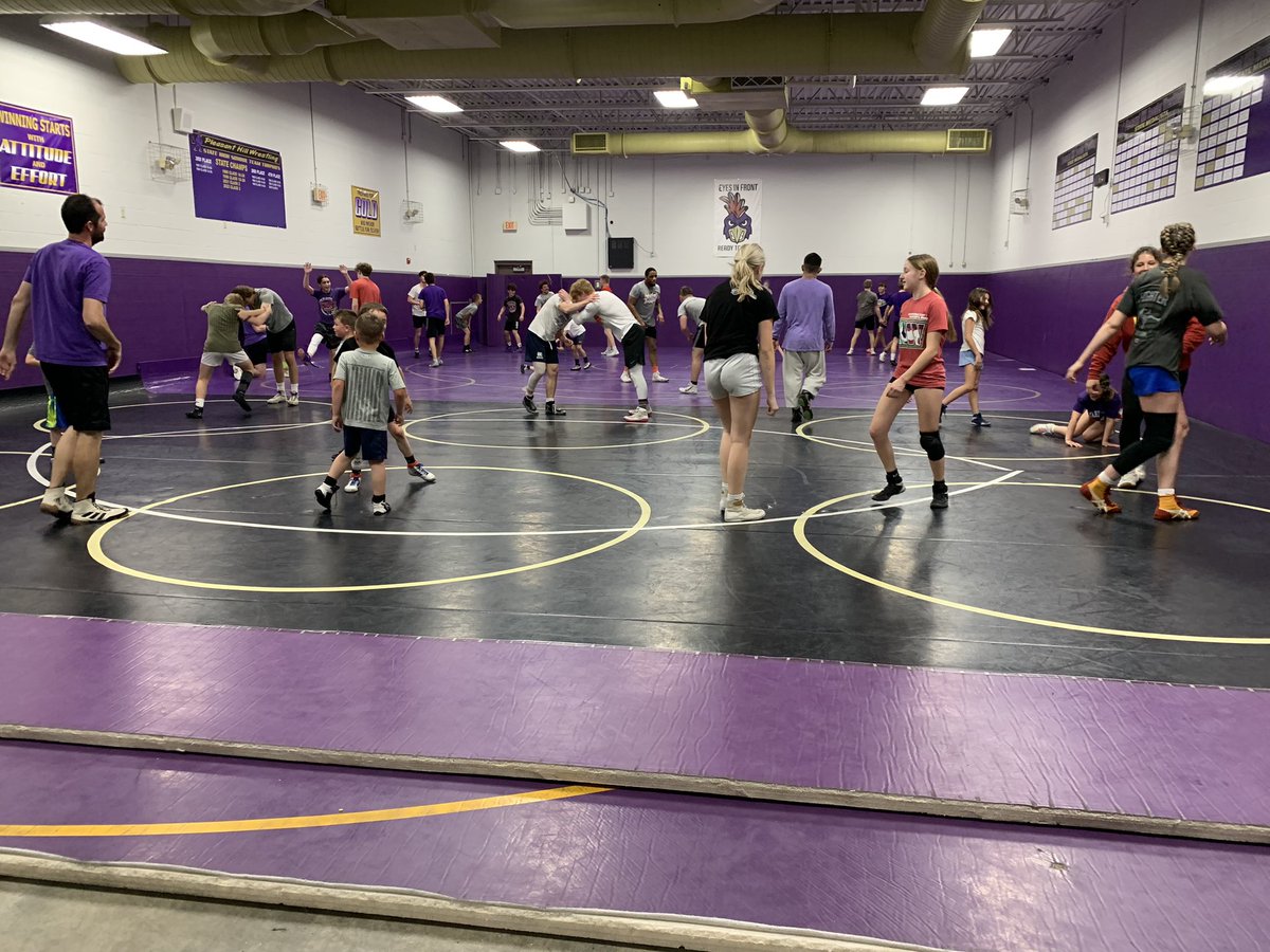 RoosterWrestle's tweet photo. 30 Roosters, Chicks and area wrestlers getting better tonight with @AvilaWrestling 
Freestyle and Greco training 
🤼‍♂️💣💥 https://t.co/2JhSMLiMZO