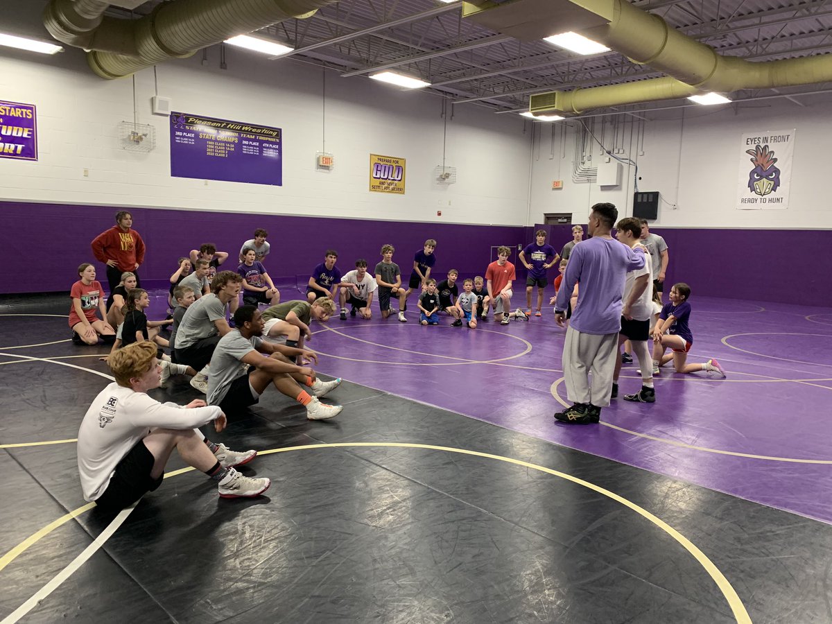 RoosterWrestle's tweet photo. 30 Roosters, Chicks and area wrestlers getting better tonight with @AvilaWrestling 
Freestyle and Greco training 
🤼‍♂️💣💥 https://t.co/2JhSMLiMZO