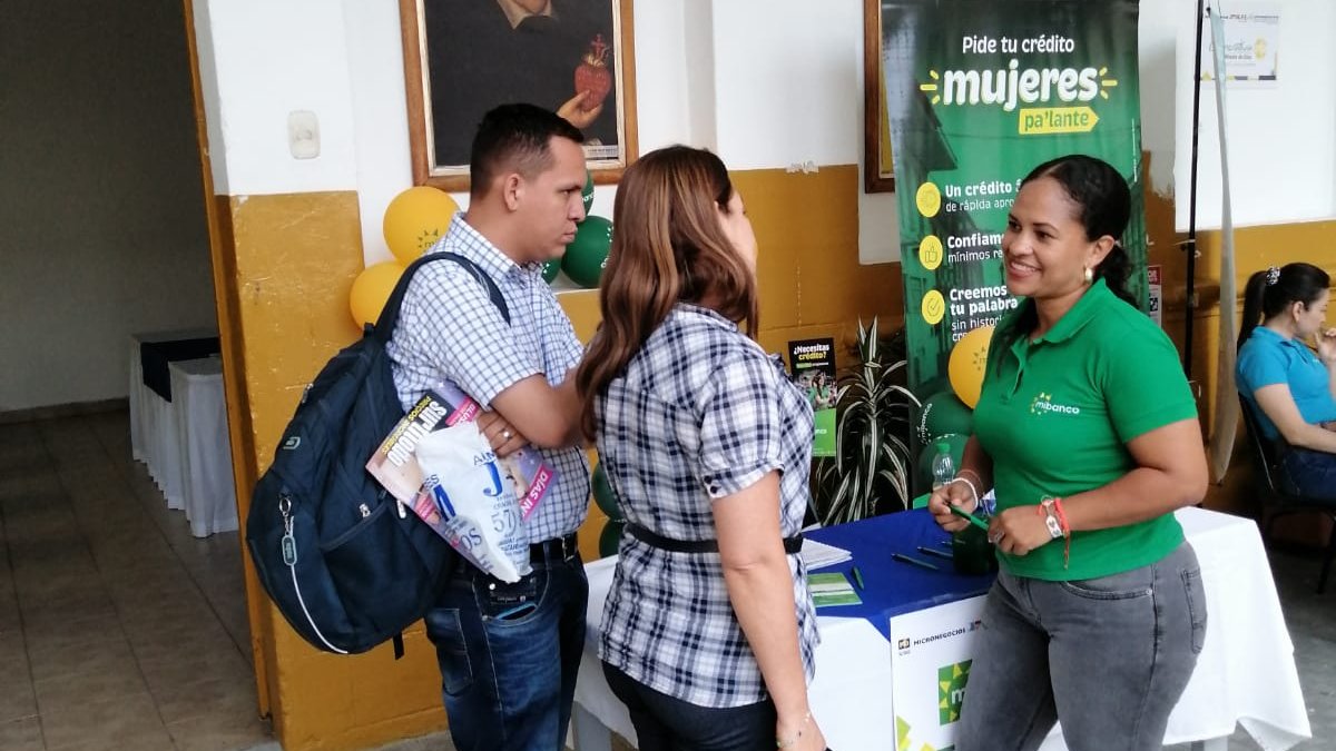 #Ibagué Participamos en la Feria de servicios para emprendedores, la cuál busca brindarles herramientas financieras que les permita crecer con su negocio. #Mibanco #JuntosCrecemos