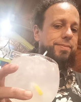 andremansonlima's tweet photo. Vai uma Gin Tônica Ai?

#boanoite #goodnight #cabeludo #longhairman #barbudo #beardman #beard #barba #cerveja #cerveza #beer #bier #biere #birra #piva #cervejagelada #beerporn #brejarock #brejagram #instabeer #beeroftheday #beerlover #instagood #instalike #instalove #picofth… https://t.co/X44juvNGfn