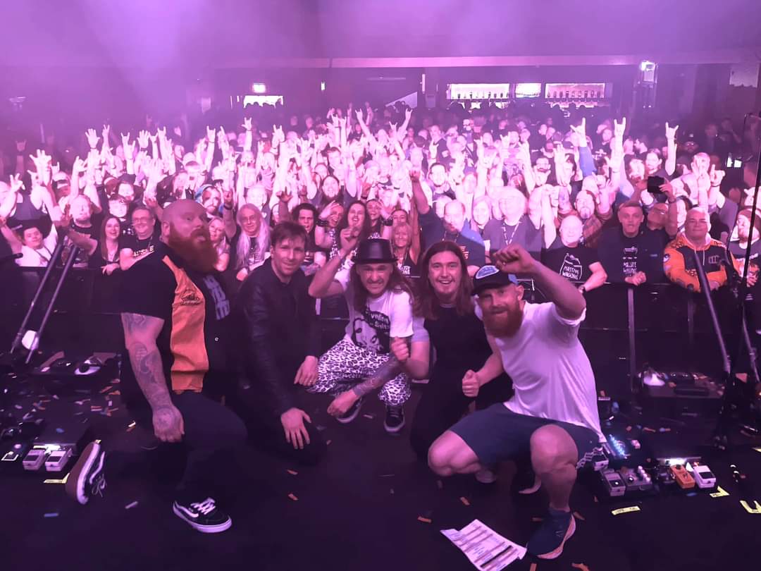 MANCHESTER! That was supersonic! We’ll see you again very soon. Thank you so much for a phenomenal show! Norwich, you’re next, what’s up?! #massivewagons #manchester #norwich @MancAcademy 2