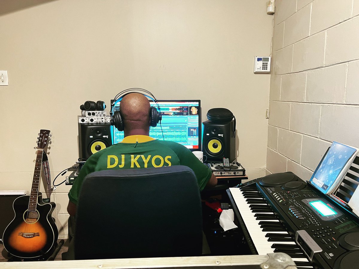 deejaykyos's tweet photo. In studio busy cooking.
#cooking #studio #recordingstudio #artists #music #musician #samro #sampra #risa #samas #sama29 #recordinglabel #record #spotify #spotifyartist #producer #applemusic #apple #itunes #appleartist #shazam #music #de_philosopher_djkyos https://t.co/r4SWFnL7IJ