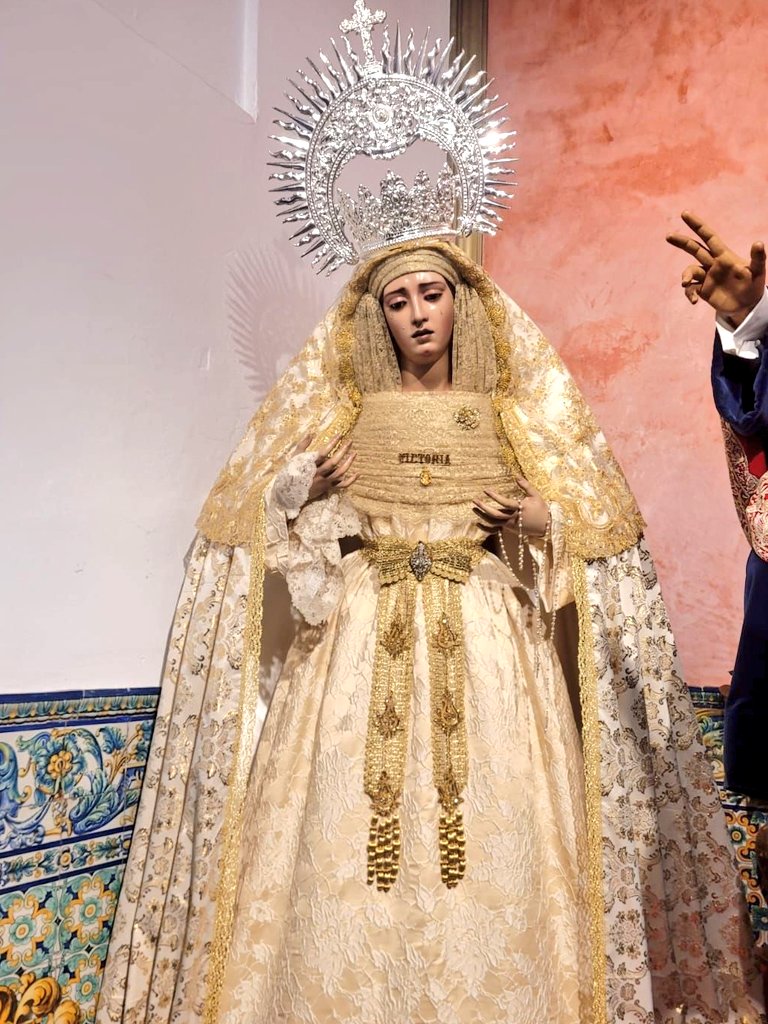 BorriquitaCoria's tweet photo. Así amanece María Santísima de la Victoria, ataviada para la Pascua de Resurrección.
Enhorabuena una vez más a Priostia, sus Camareras y su Vestidor, D. Antonio Bejarano @abejaranito 
#SaludyVictoria https://t.co/H2OcACXYJw