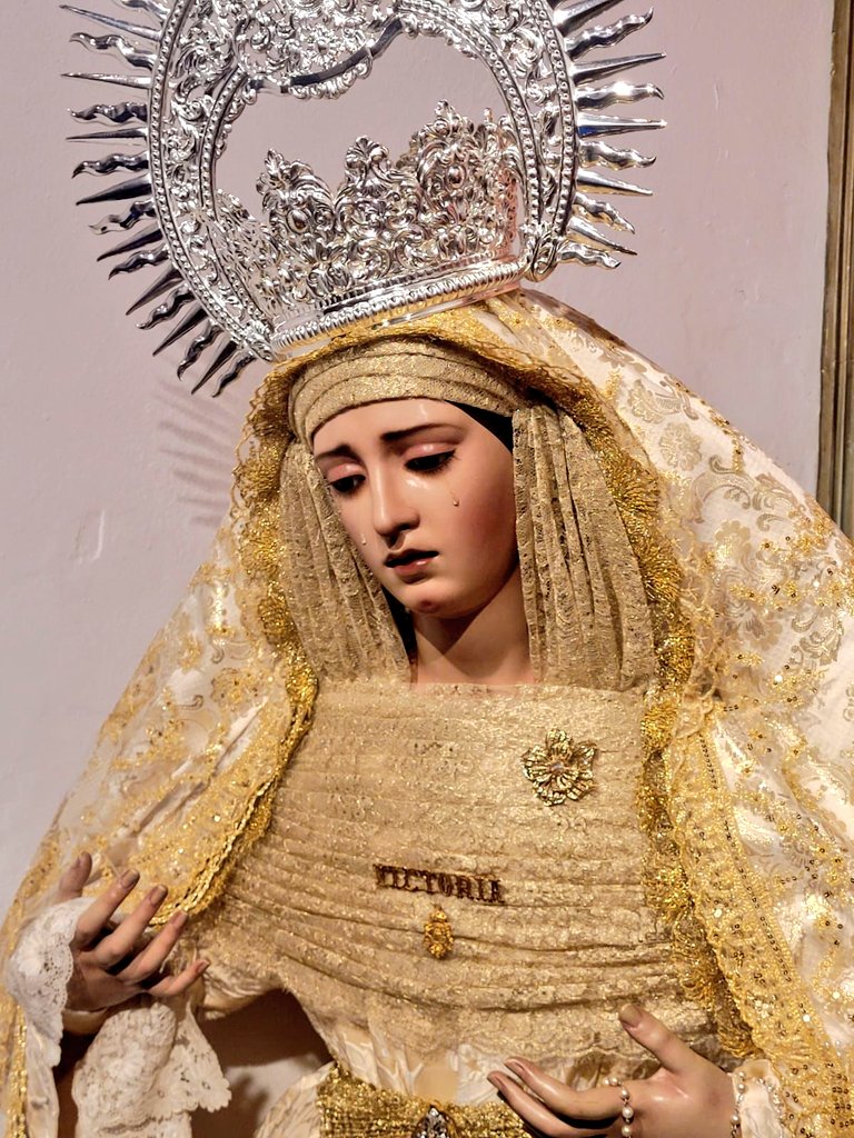 BorriquitaCoria's tweet photo. Así amanece María Santísima de la Victoria, ataviada para la Pascua de Resurrección.
Enhorabuena una vez más a Priostia, sus Camareras y su Vestidor, D. Antonio Bejarano @abejaranito 
#SaludyVictoria https://t.co/H2OcACXYJw
