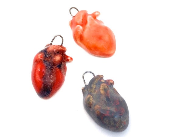 ZenCatPottery's tweet photo. Anatomical Heart Charm, porcelain https://t.co/RuhgZjDnz5 via @EtsySocial #zencatpottery #etsysocial #jewelryfindings #componentssuppli https://t.co/ewibTfF0Kr