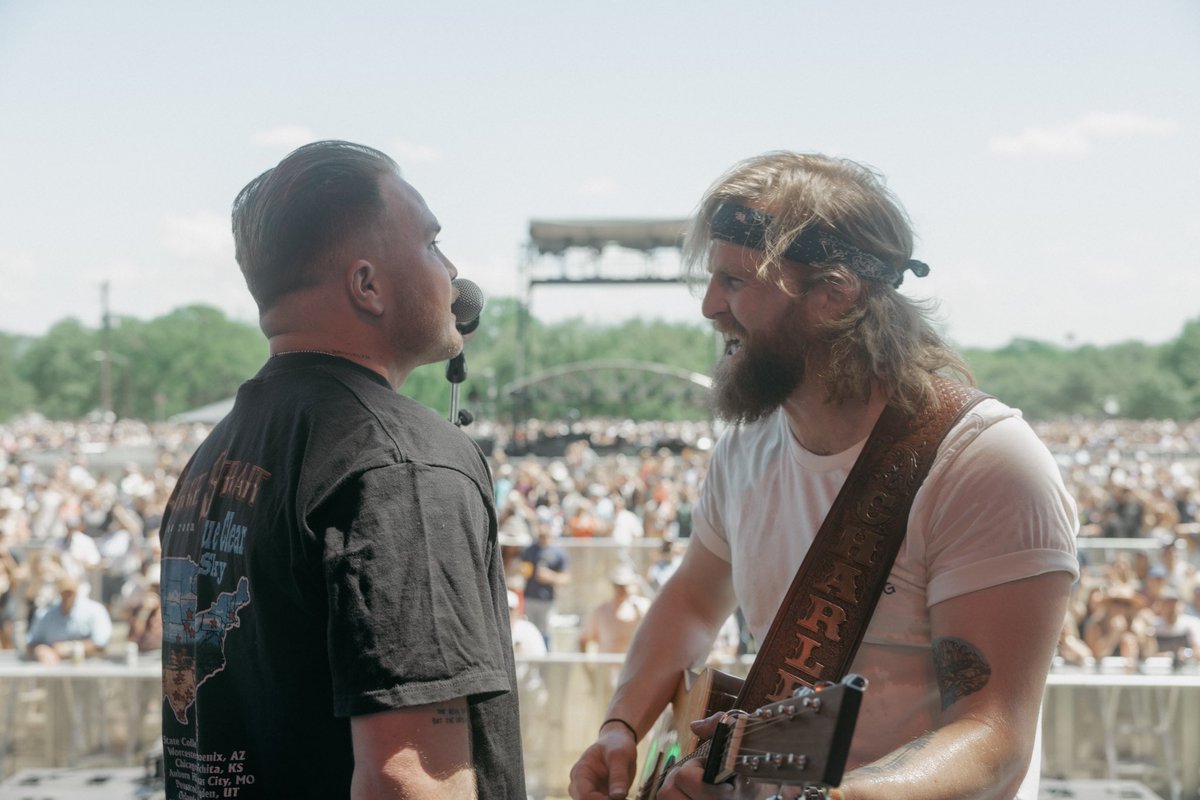 CharlesWesleyG's tweet photo. Saturday was a day I’ll never forget for so many reasons. Playing in front of my wife and babies, gladly giving it all with my bandmates for so many folks in the sweltering afternoon heat, catchin’ up and singing with ol’ buddies of the road. Best job in the world. Thanks for having us @twostepinn! 

Georgetown, TX | 4/15/23

📸 louienice