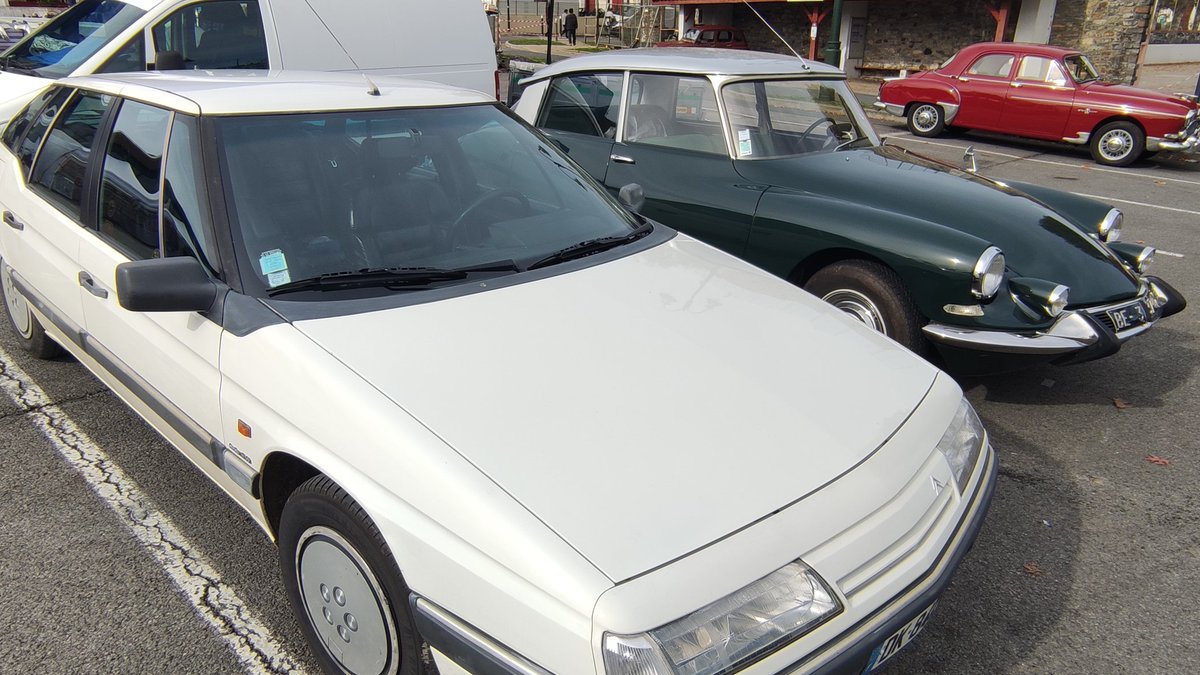 JouMike's tweet photo. Trío de Ases (Hasparren 2021)
#CitroënXM #CitroënDS #RenaultFregate #frenchcars #classiccars https://t.co/xcCqorzDTK