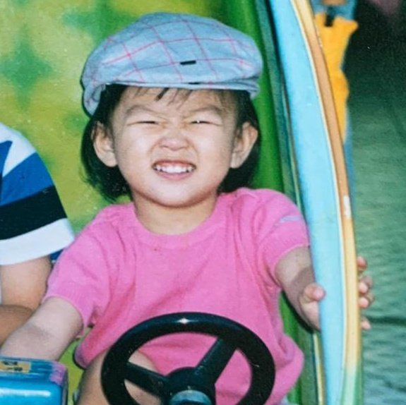 sumscript's tweet image. i asked yujeong to guess who's in my pfp and she thinks it's her😭