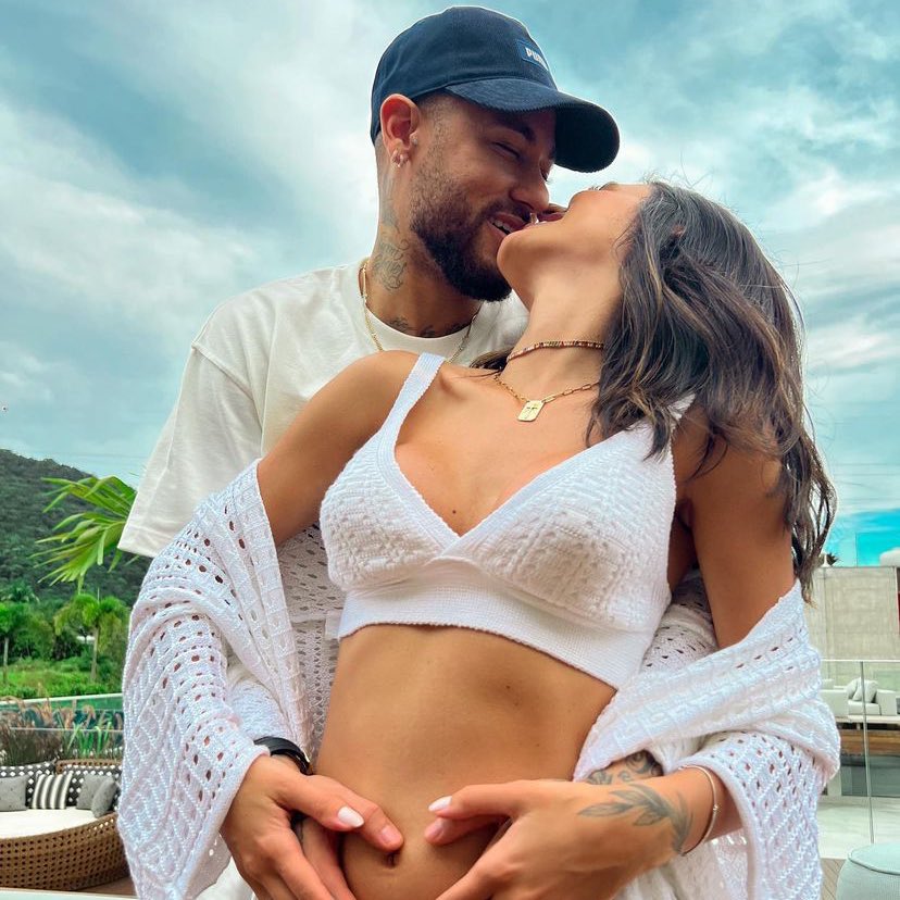 choquei's tweet photo. 🚨URGENTE: Neymar e Bruna Biancardi anunciam no instagram que estão grávidos. https://t.co/JbewxgHWxA