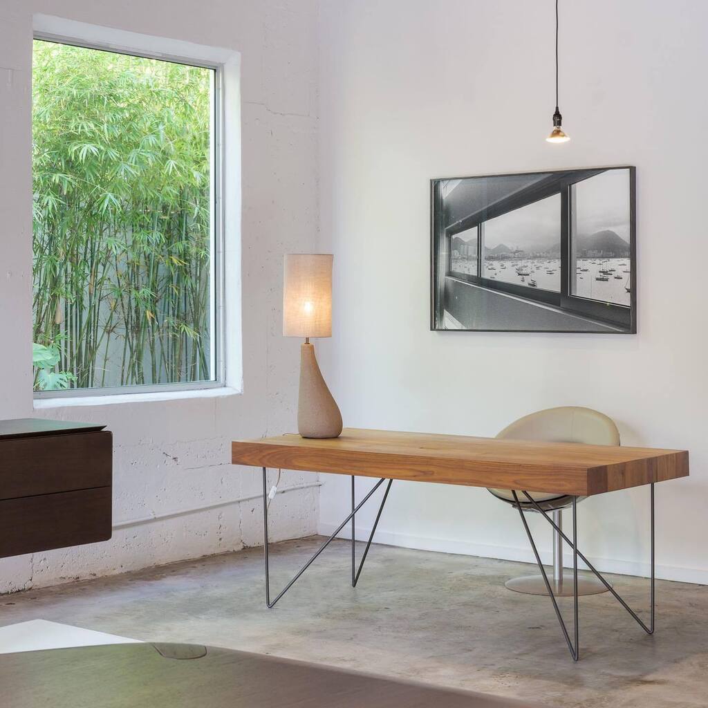 espasso's tweet photo. In honor of Arthur Casas’ latest books launch in Milan, we’re sharing a fantastic piece from his collection of furniture design.
⁠
Lightweight and geometric, the Quilombo Desk⁠'s artisanal design constitutes slim steel legs upholding a wooden body. In addition to traditional… https://t.co/TlcUbxtkg9