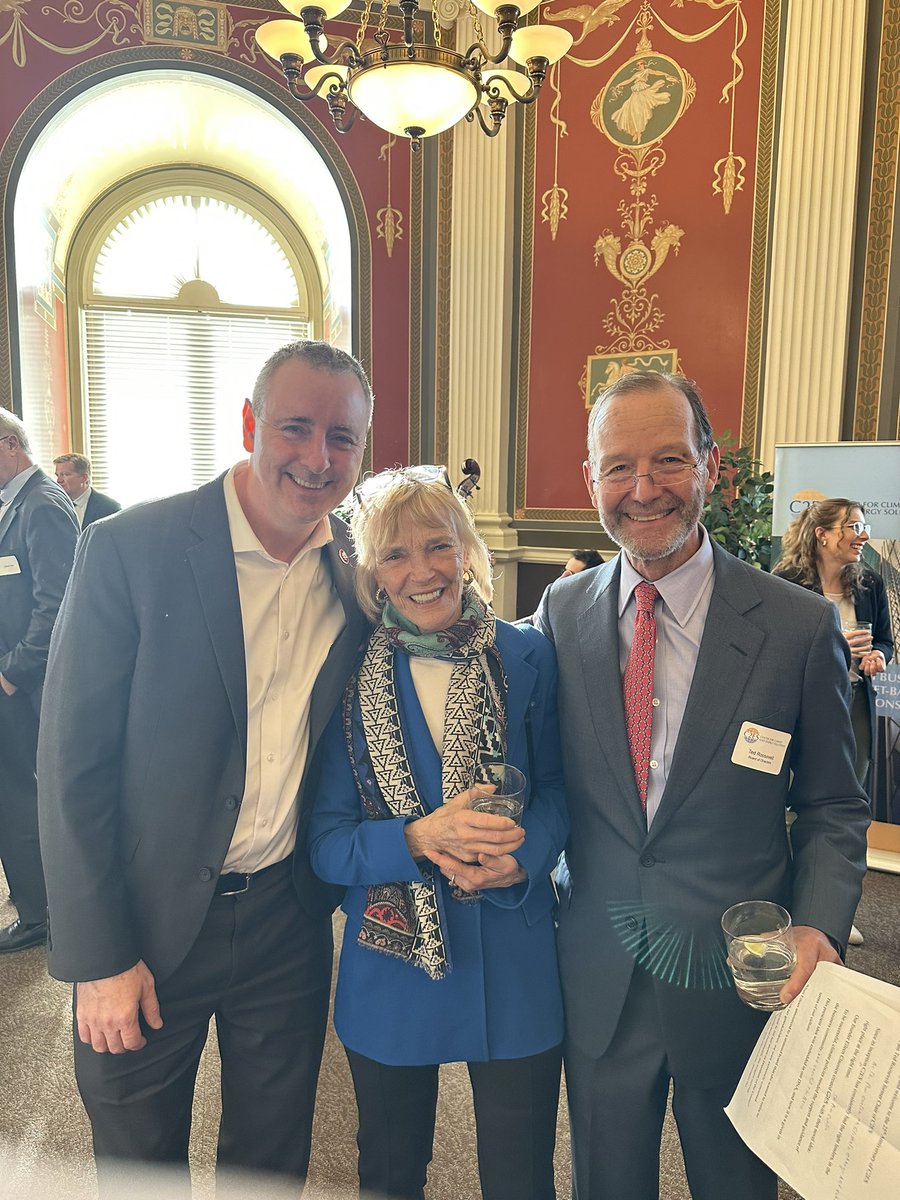 RepBrianFitz's tweet photo. Great running into Teddy Roosevelt IV and his wife Connie at C2ES’s 25th Anniversary! Teddy, like his Great-Grandfather, is wholly committed to conservation efforts to preserve and protect our environment for the next generation. https://t.co/Z1NUWFIRlL
