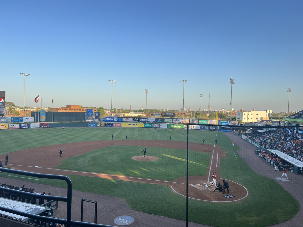 jspollock13's tweet photo. Weekday evenings of college baseball at The Diamond. 10/10 would recommend! 😍⚾️ https://t.co/imQA04P8Bh