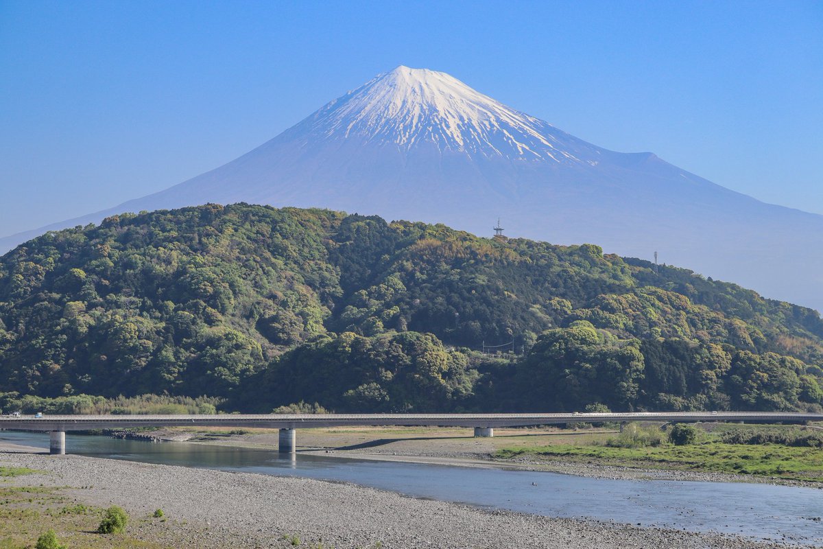 今の富士山🗻 東名、富士川SAにて...