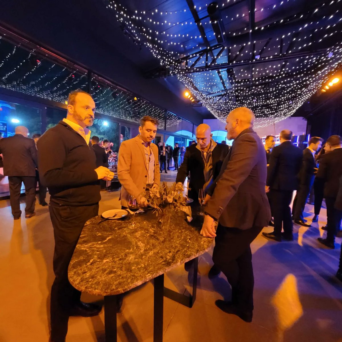 _fonta's tweet photo. Durante #ZitroExperience, los asistentes se están deleitando con un espectacular bandejeo de quesos y tentempies, y deliciosas argentinas que hacen que su paladar se sienta en el cielo.
¡ Únete también a la experiencia Zitro!
@Zitrogames
@johnnyzitro #ZitroExperience https://t.co/8pANZ4awh0