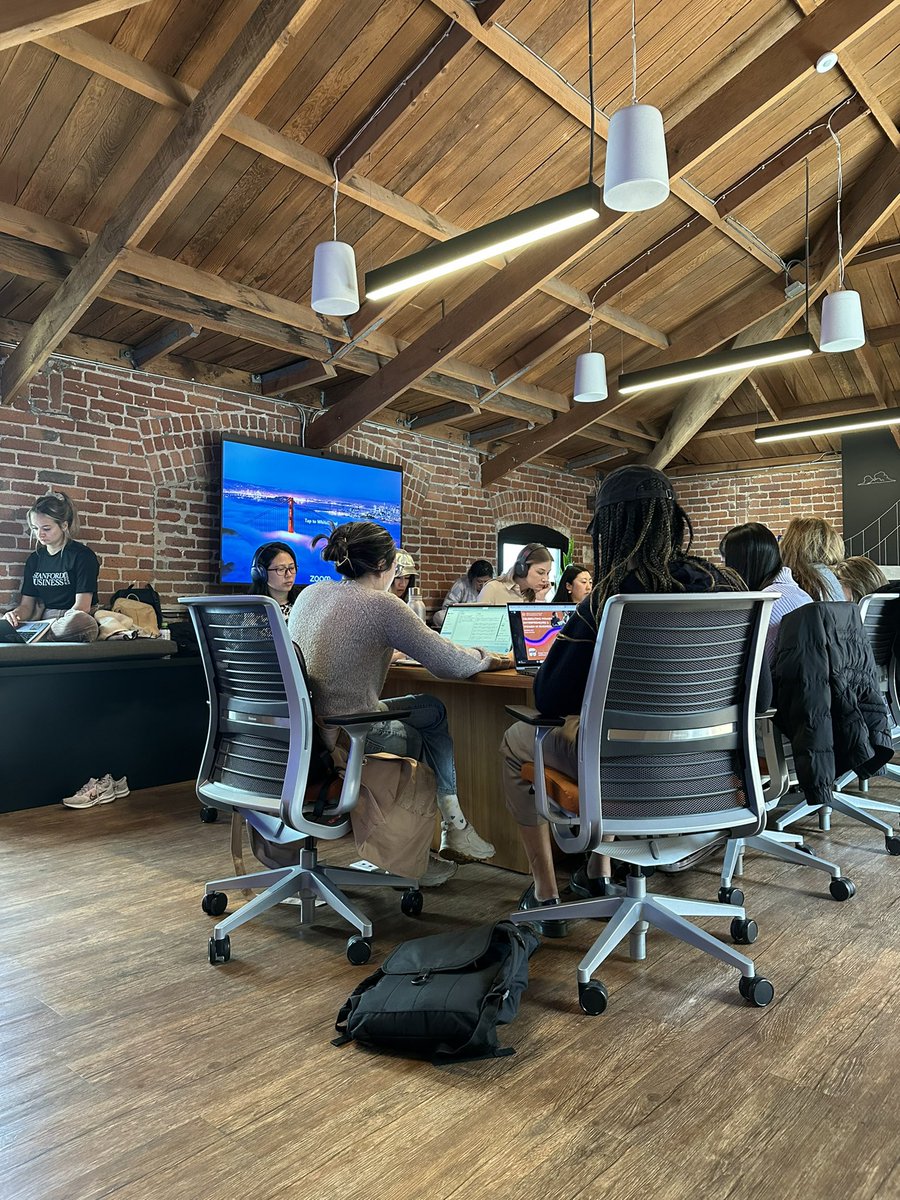 amber_yanwang's tweet photo. It’s lovely to see many women in AI co-working together! ☺️ Thank you so much for hosting this event! @CCgong @CRV @brittwalker_ @cerebral_valley https://t.co/kczmEx5dOZ