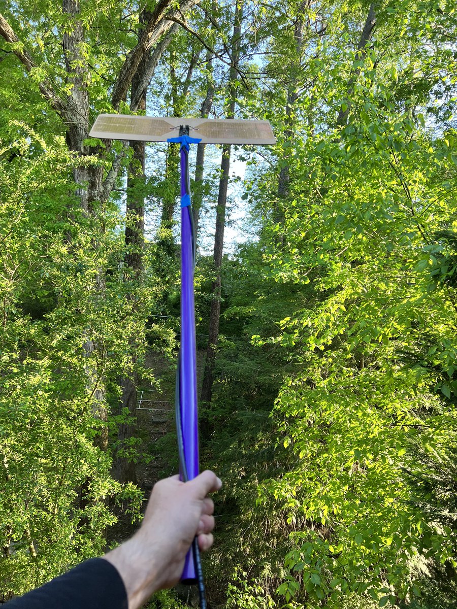 ibelings's tweet photo. Testing the E-field dipole for 2-60 MHz. The signals are really strong with sharp nulls. The new board is powered through the coax. #hamradio #FT8 #Antennas https://t.co/c39w4NvnkR