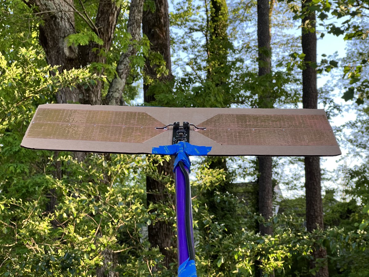 ibelings's tweet photo. Testing the E-field dipole for 2-60 MHz. The signals are really strong with sharp nulls. The new board is powered through the coax. #hamradio #FT8 #Antennas https://t.co/c39w4NvnkR