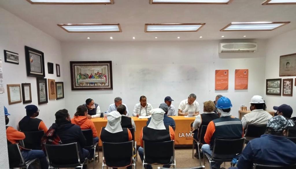 Directivos de <a href="/LaMorena_Mx/">LA MORENA® 🇲🇽</a> firman revisión salarial con su sindicato <a href="/CTMPuebla/">CTM_FTPuebla</a> e integrantes de la comisión revisora del 9% directa al SALARIO con retroactivo al 1 de enero, sumando en global 10%. 
Un gran acuerdo para los trabajadores y sus familias.#CTM
🌐 #REDNOTICIAS #Puebla