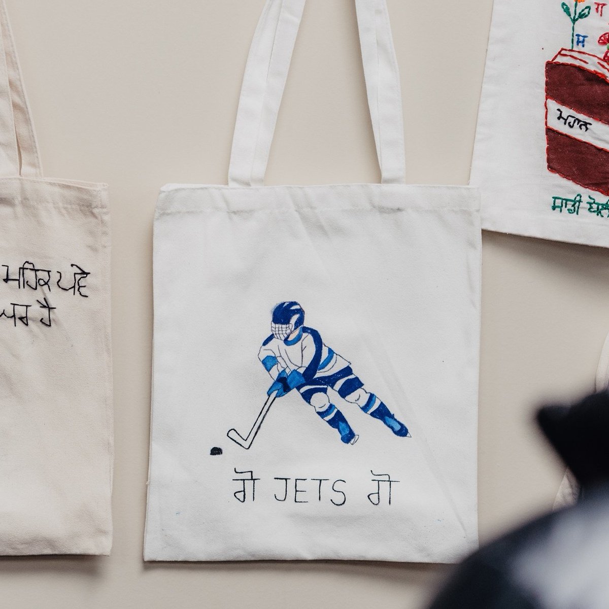 ਗੋ Jets ਗੋ! 🏒❄️ Who's ready for game day?

This hand-embroidered tote bag by Kay Krafts was displayed at our recent workshop on 'Preserving Panjabi'. 📸: <a href="/TheSandeep29/">Sandeep Singh</a>

@nhljets #GoJetsGo #WpgWhiteout #winnipeg #SikhHeritageMonth