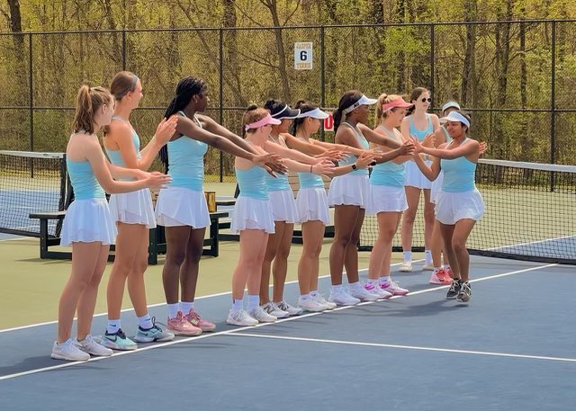 sjgirlstennis's tweet photo. After a beautiful weekend in Jasper the ladies silenced the roar of the Elkhart Lions, with a clean sweep of JV and Varsity. Penn on Thursday @ fabulous Leeper Park. #BthereorB^2 #weare https://t.co/qJw9SF5rjX