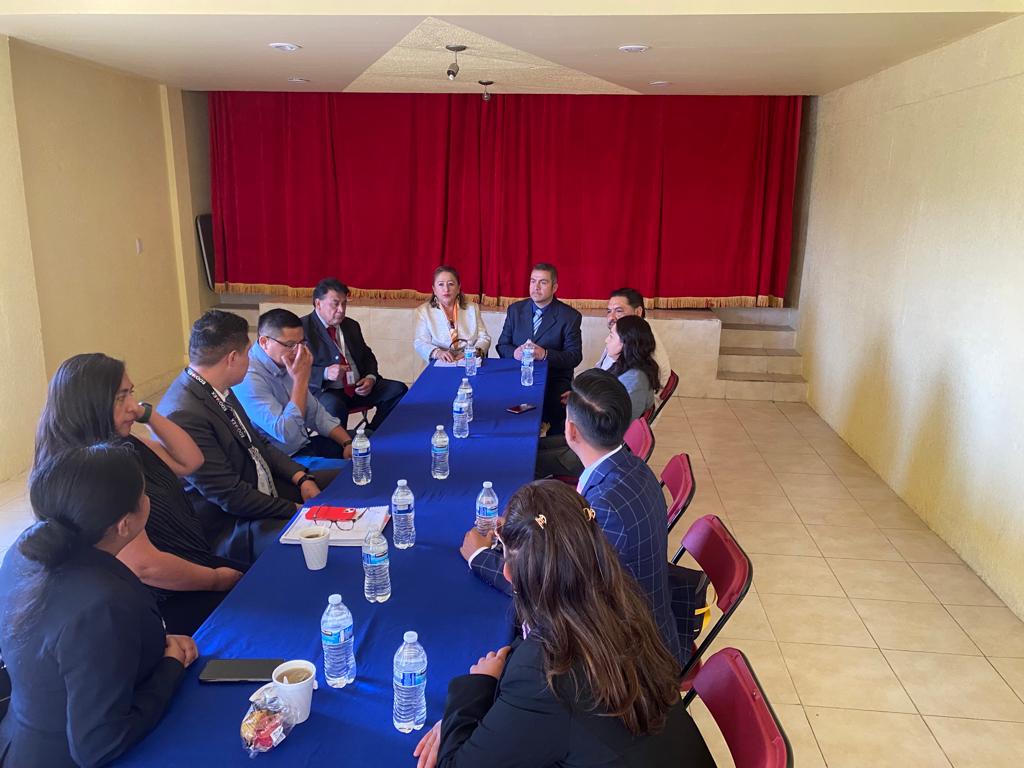 Mtralulusanz's tweet photo. Tuve el gusto de darle la bienvenida al Mtro. Alberto Román Zendejas Becerril, quien se integra como Supervisor Escolar de la Zona Escolar P104, en donde contará con el respaldo de un gran equipo de trabajo, le deseo el mayor de los éxitos en su nueva encomienda
Excelente Martes! https://t.co/71w8APwsds