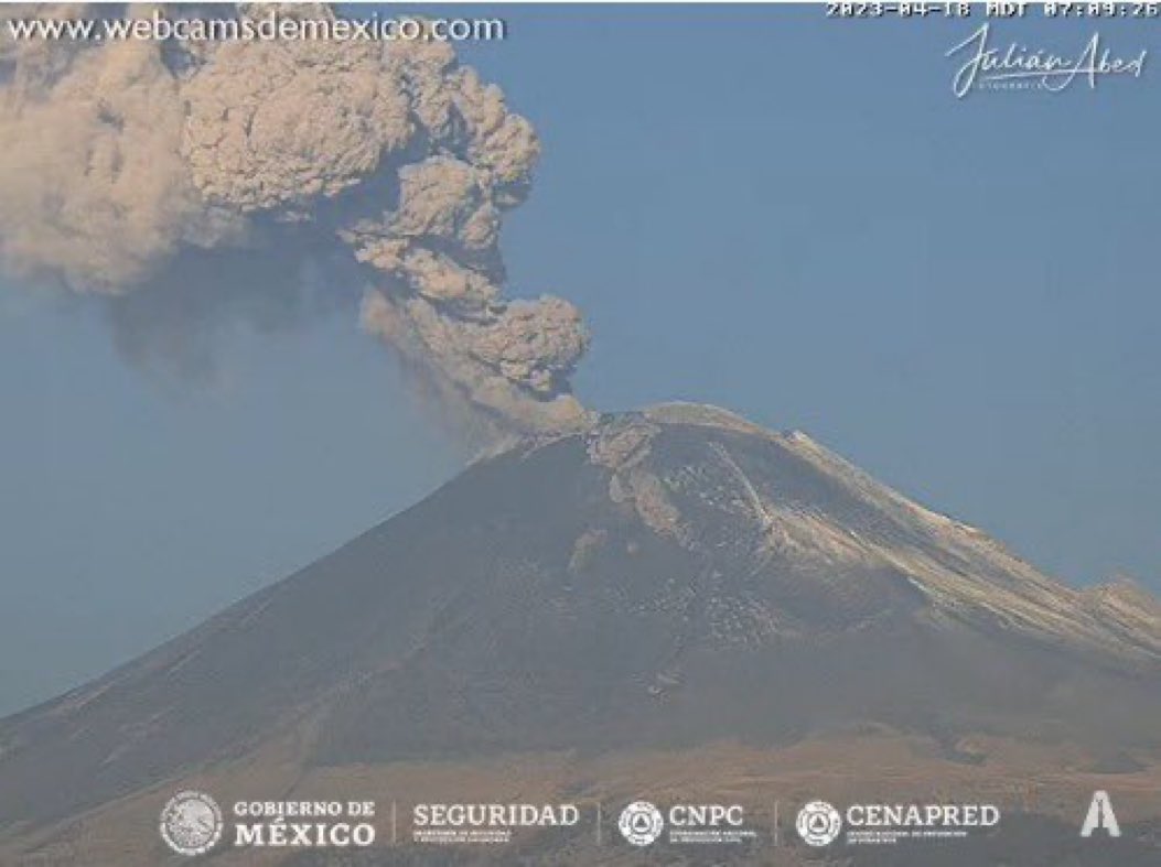 Central_CM's tweet image. #Exhalación del volcán #Popocatépetl a las 07:07 horas, acompañada de vapor de agua y gas con contenido bajo de ceniza y una altura de 1,500 metros en dirección al Este. El #Semáforo de #AlertaVolcánica permanece en #Amarillo Fase2.