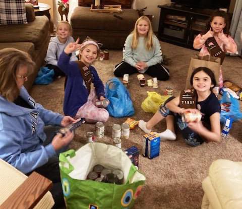 UWLC's tweet photo. Today during National Volunteer Week we are grateful to highlight these Girl Scouts, who recently collected &amp; donated food to help feed our friends and neighbors in need. Kindness is one of the greatest gifts that can be bestowed upon another and we are thankful for theirs. #NVS https://t.co/IRWNQu88Nm