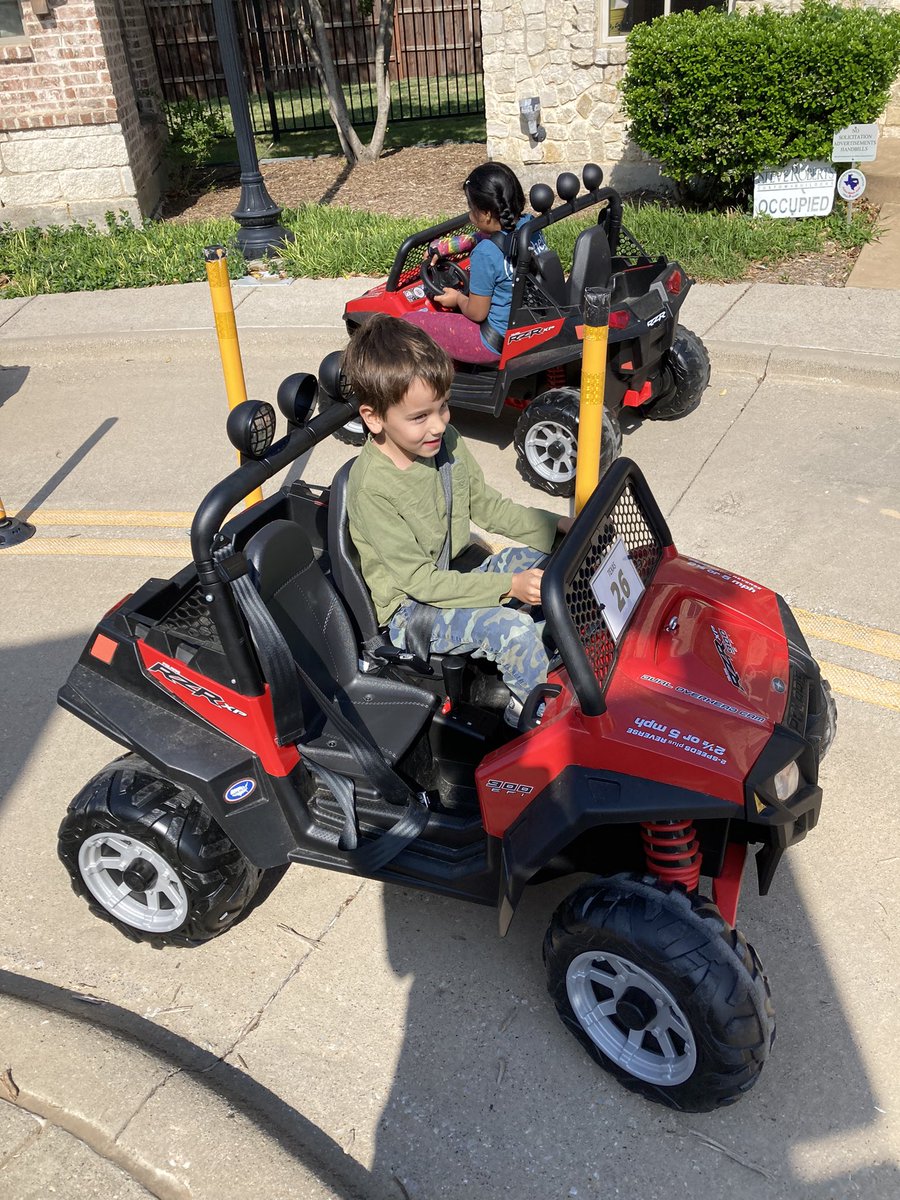 MsLKoenning's tweet photo. Introducing a new batch of safety experts!! 👮🏻‍♂️👩🏽‍🚒🧑🏼‍⚕️We had so much fun learning about emergencies and how to be safe at the Frisco Fire Safety Town! #safetytown https://t.co/OssOPGB5Ht